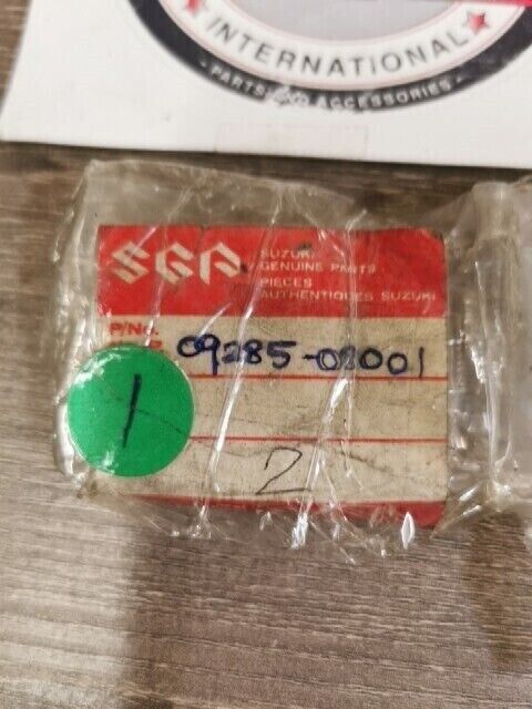 NOS SUZUKI GT500 1976 1977 GT550 T500 1968 - 1975 DUST SEAL 09285-08001 S53