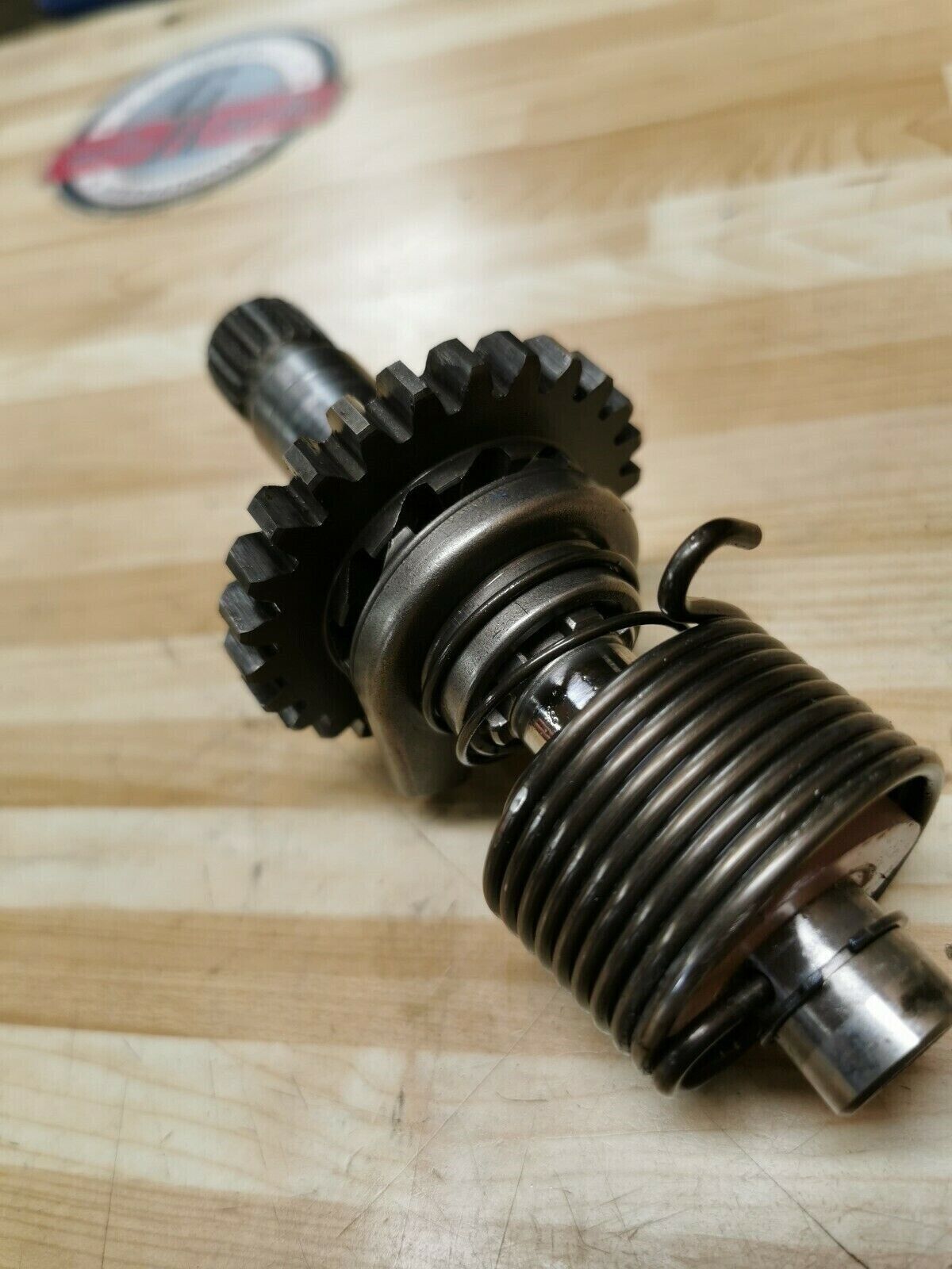 Suzuki RM125 1981 kickstarter kick starter spindle gear shaft spring 26211-40201