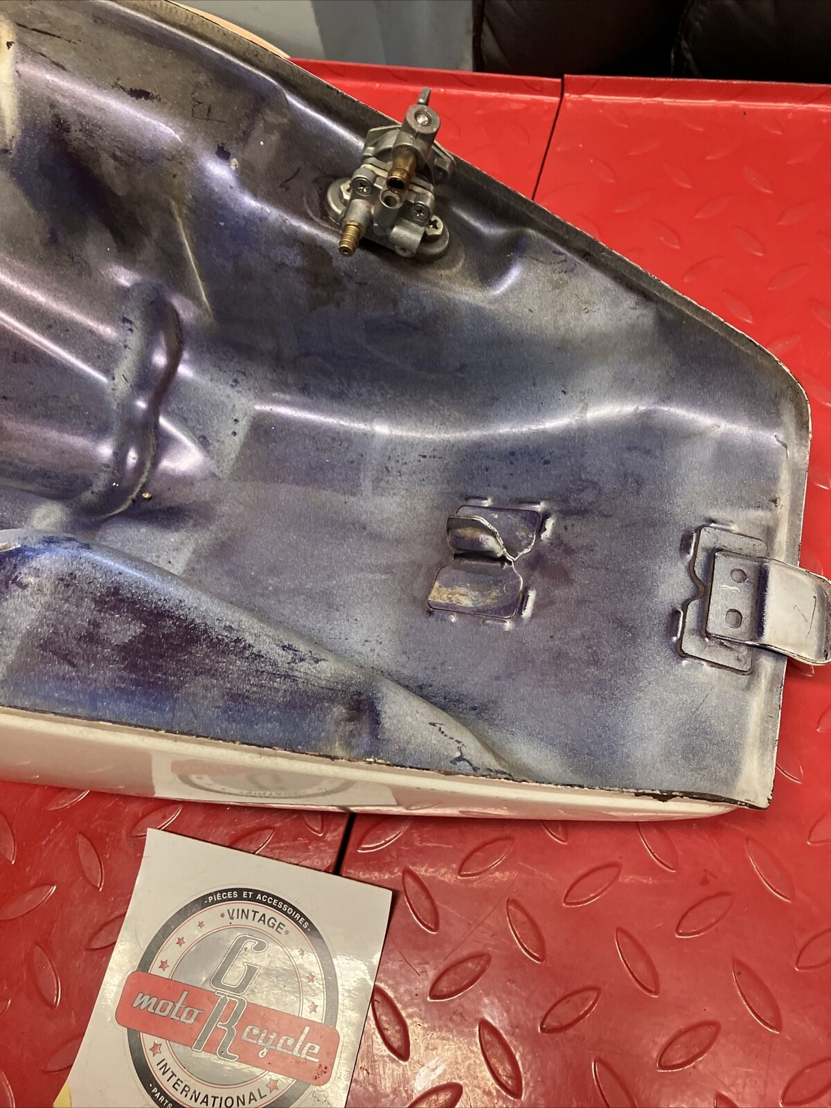 Kawasaki KZ750 1984 Fuel tank gas petrol reservoir PETCOCK NOT INCLUDED