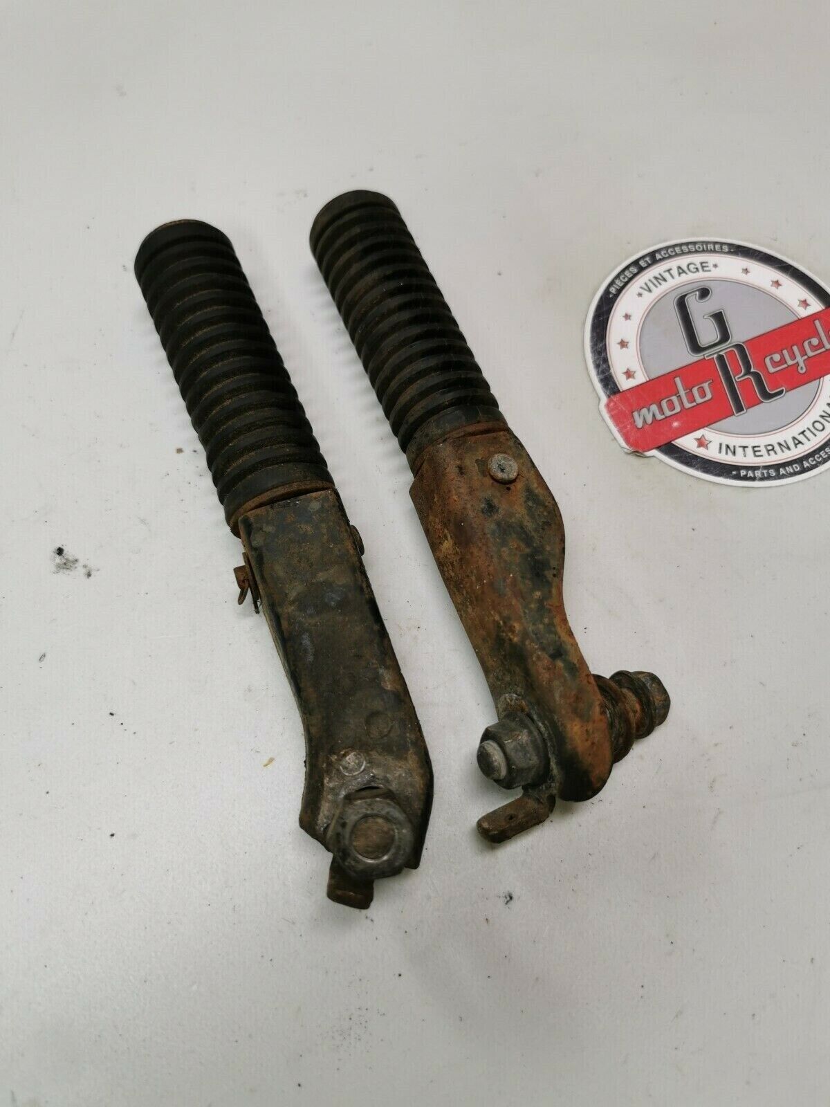 Honda CB750F 1978 rear right left footpeg footrest peg pillio step 50715-405-000