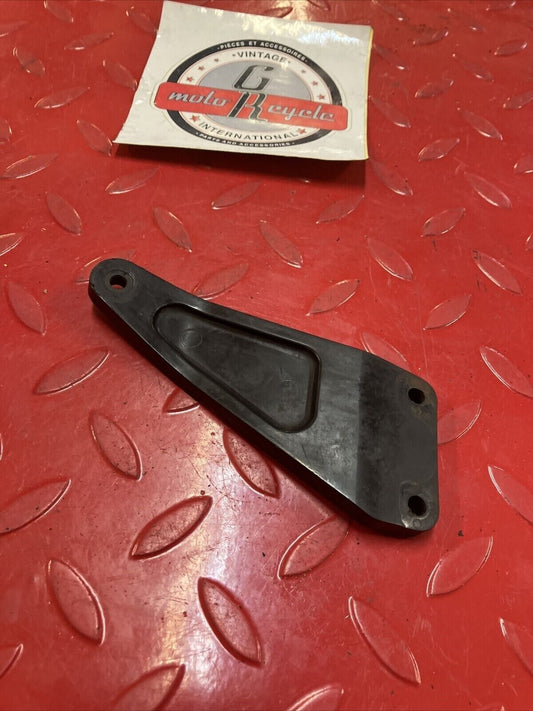Suzuki RM125 1985 frame cover side panel mojnting plate stay bracket 1984