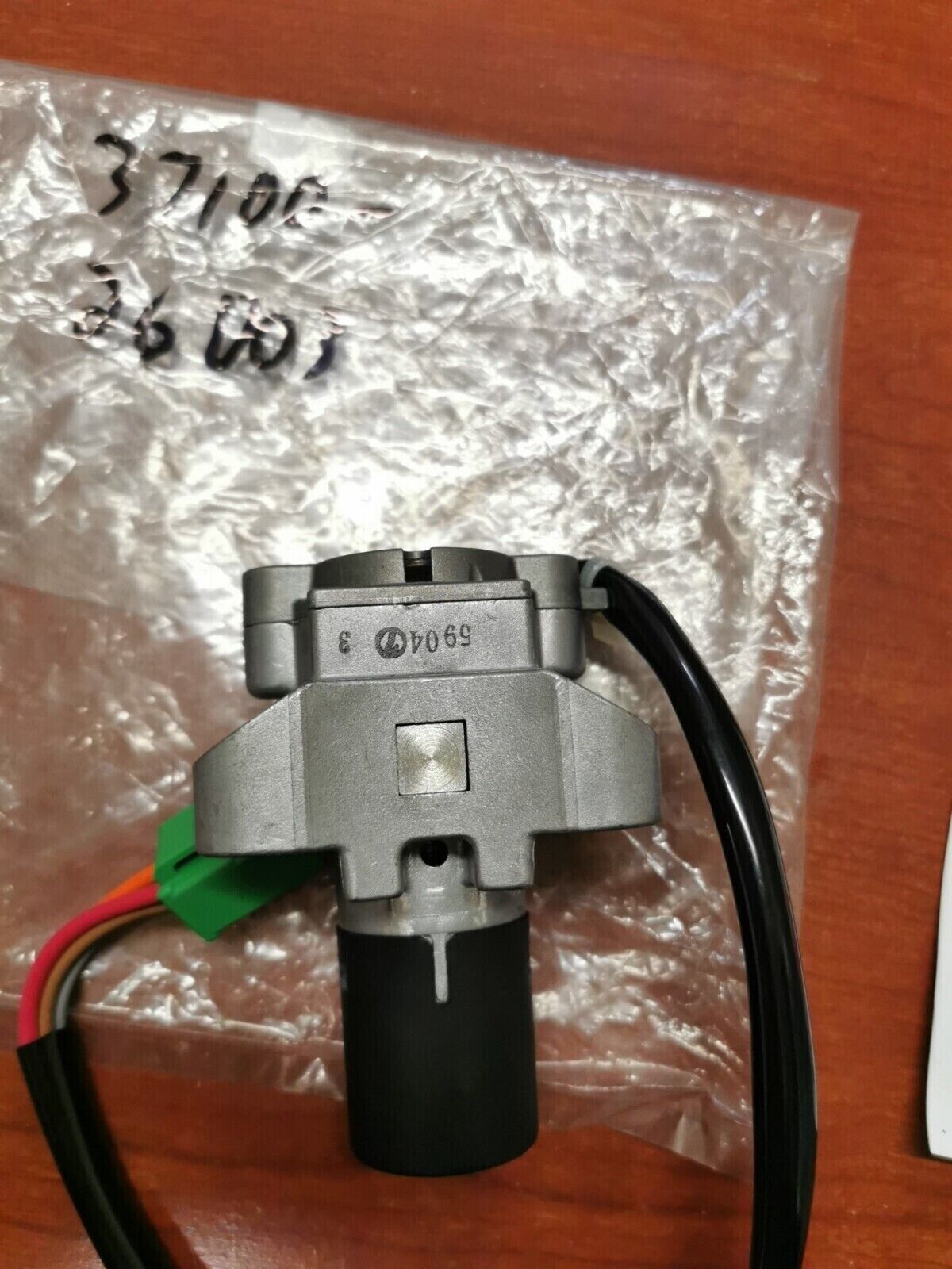 NOS SUZUKI GSF400 VX800 GS500 IGNITION SWITCH STEERING LOCK 37100-26D03 S30