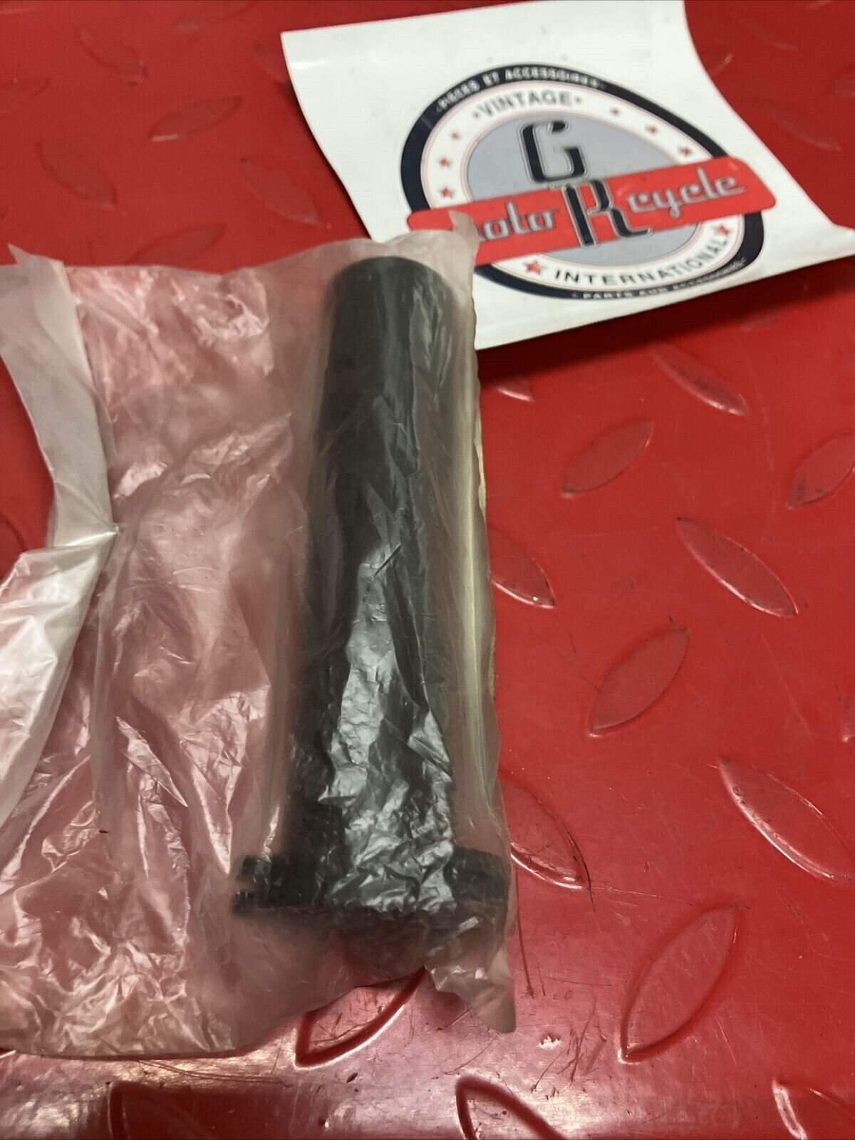 NEW NOS YAMAHA THROTTLE TUBE GUIDE 2GN-26243-00-00 Y64