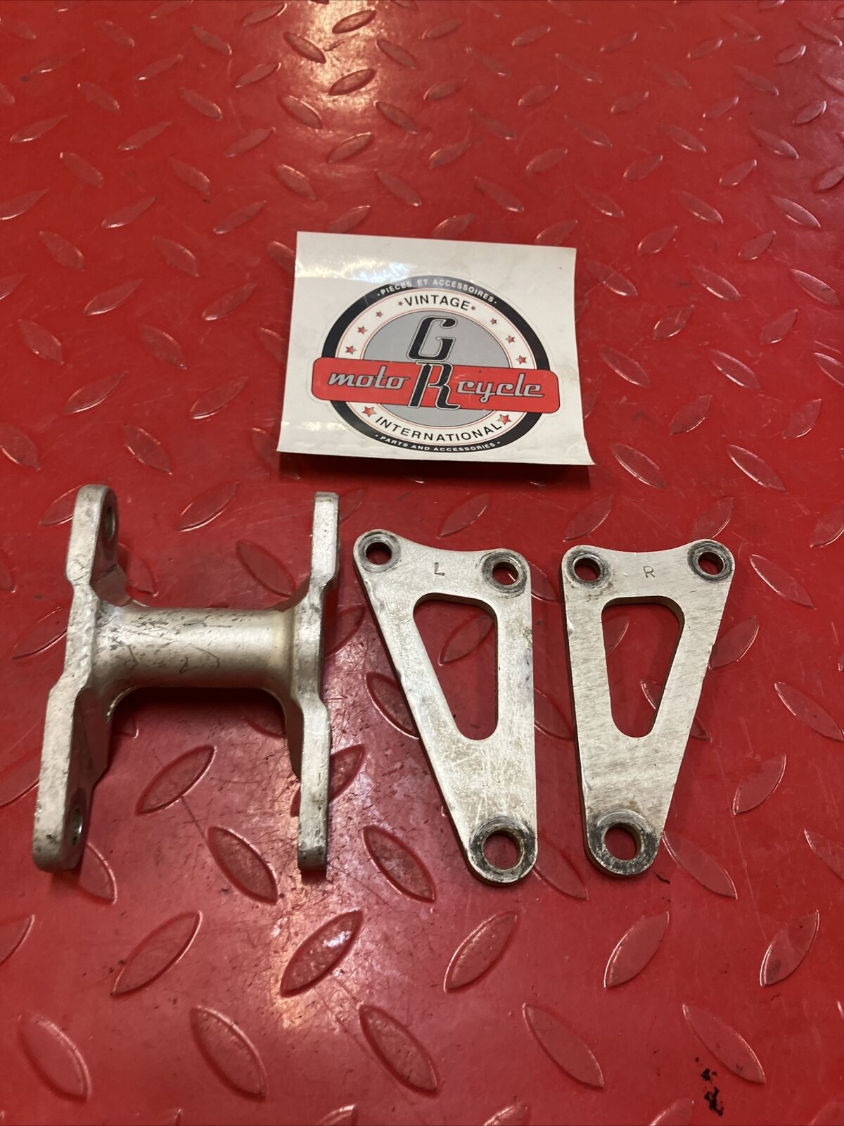 Honda CR250R 1984 engine motor mounts mounting plate bracket hanger