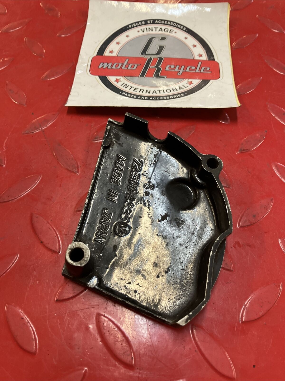 Kawasaki G4TR 1972 right side engine oil pump cover