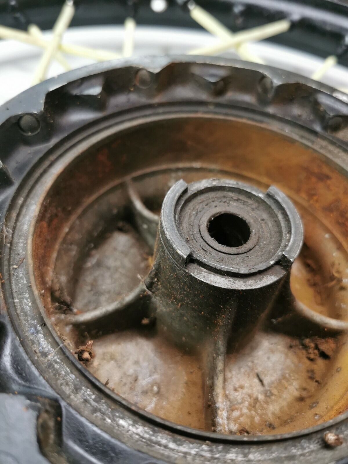Suzuki PE175 1982 front wheel hub rim 54110-14400 1983 1984