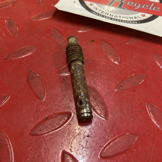 Yamaha RD400 1977 oil pump worm shaft 2