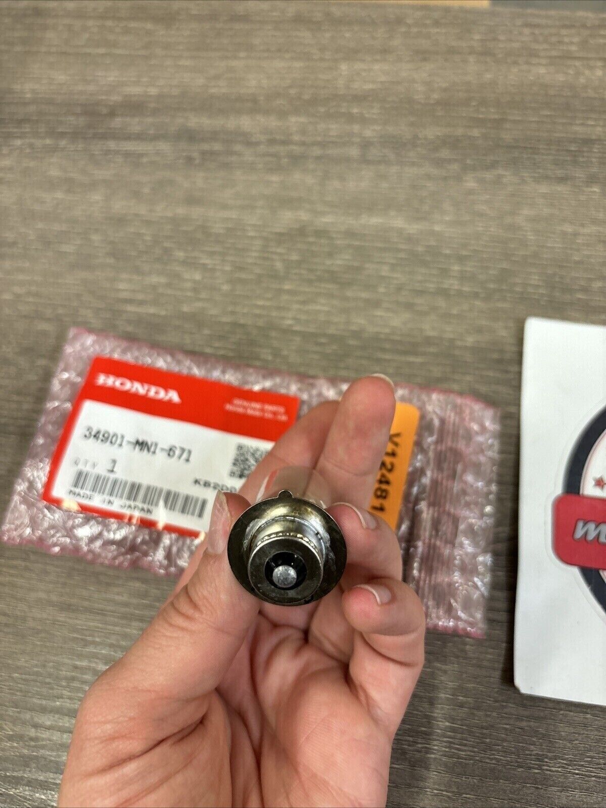 NEW NOS Honda CRF230F XR200R HEADLIGHT BULB 34901-MN1-671 H117