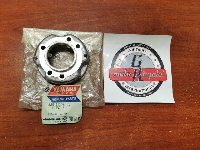 NOS Yamaha BREAKER COVER 256-11157-01-00 SUB 256-11157-00-00 256-11157-02-0 Y116