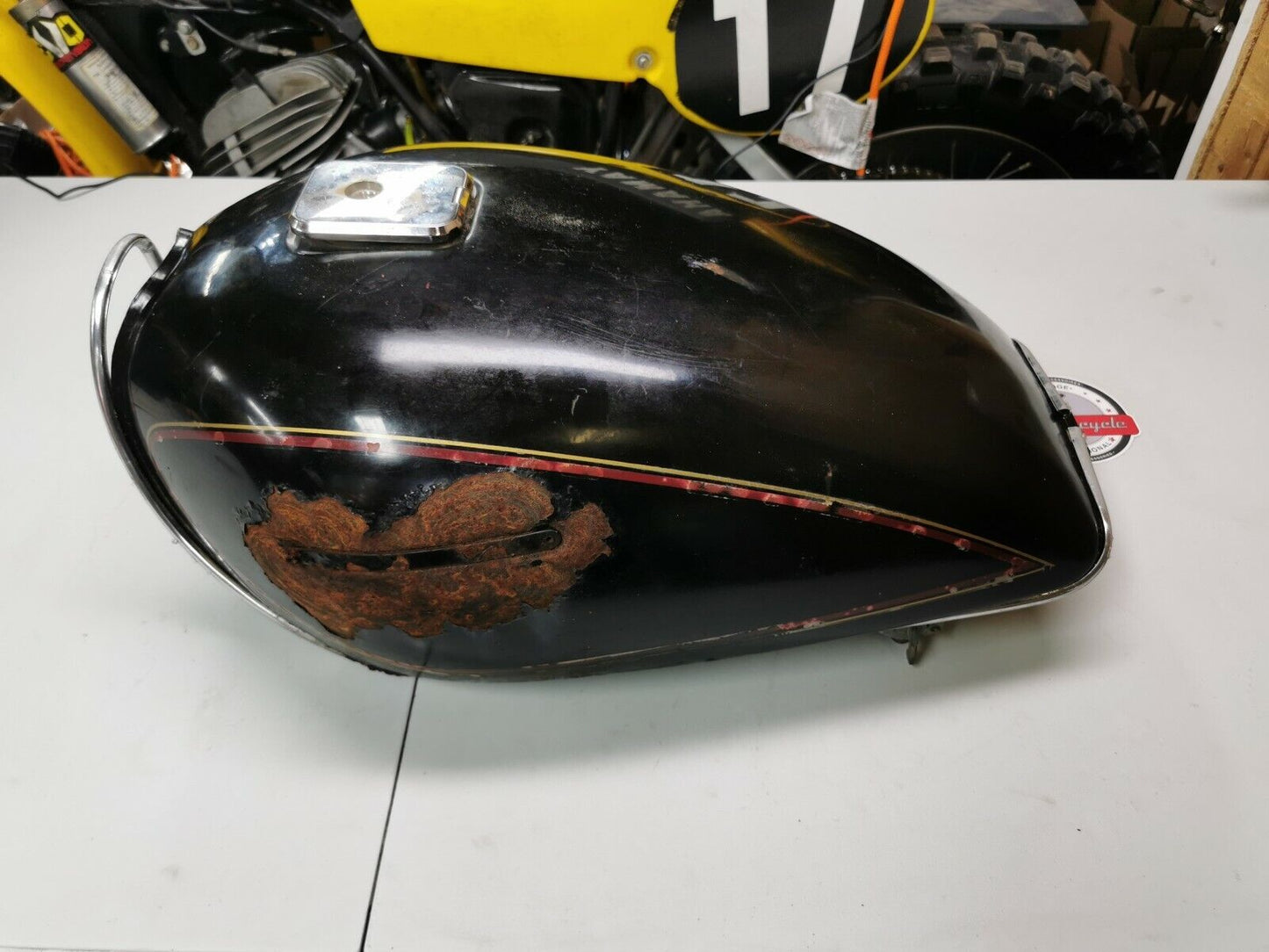 Kawasaki KZ550 LTD 1982 fuel tank gas petrol reservoir 2