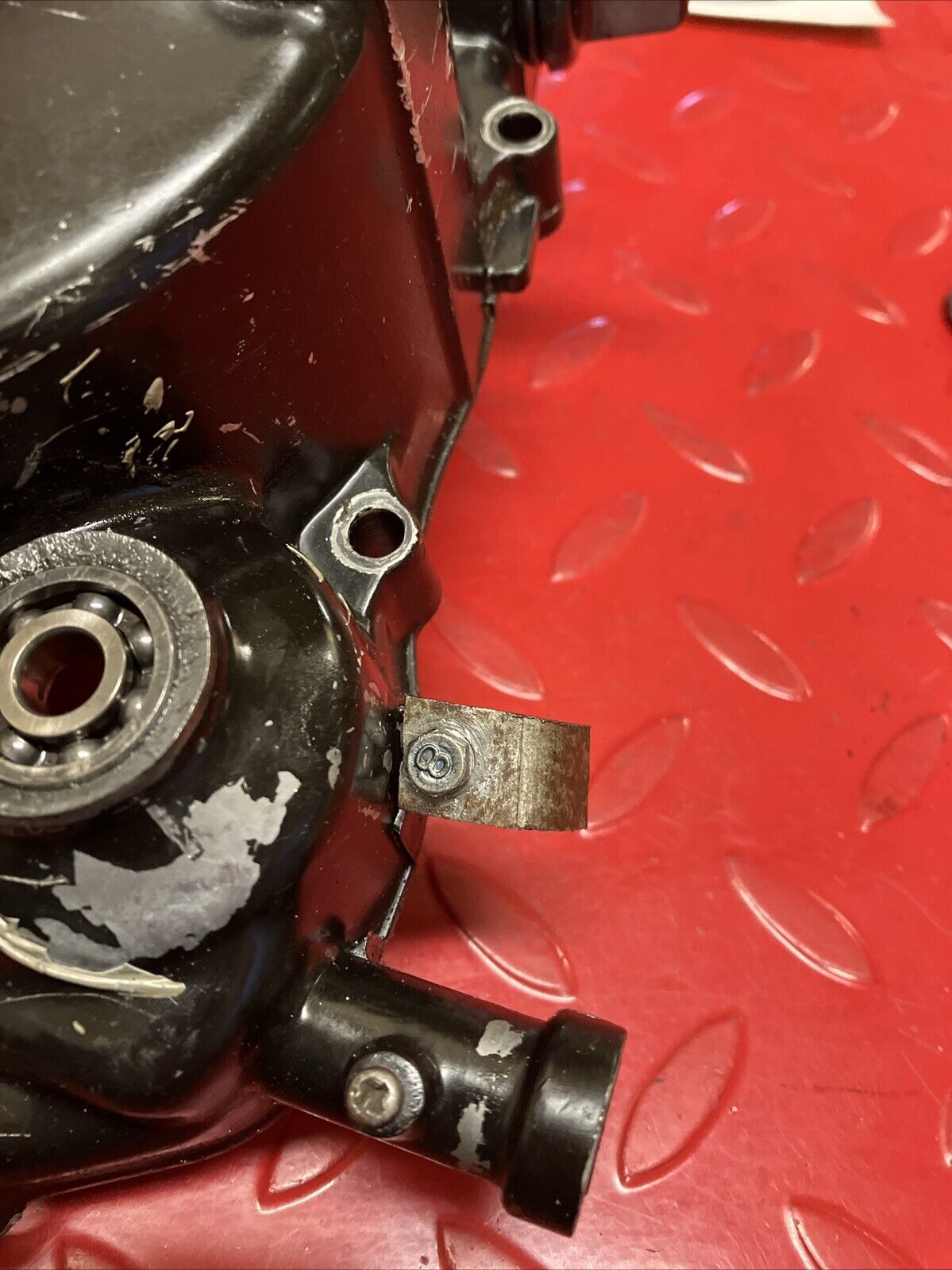 Kawasaki KDX200 1986 Right crankcase clutch cover 1987 NEED REPAIR