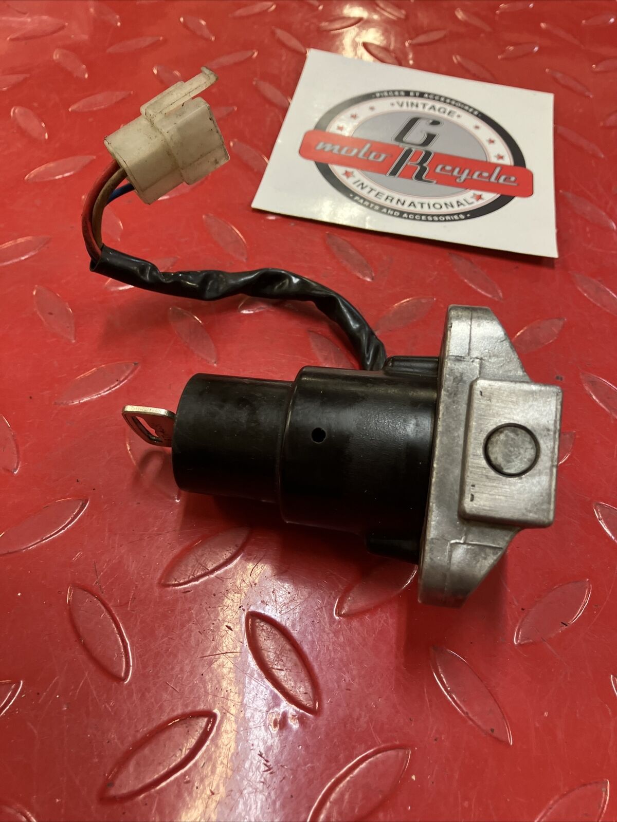 Yamaha XV500 1983 Virago 500 ignition switch helmet holder with key