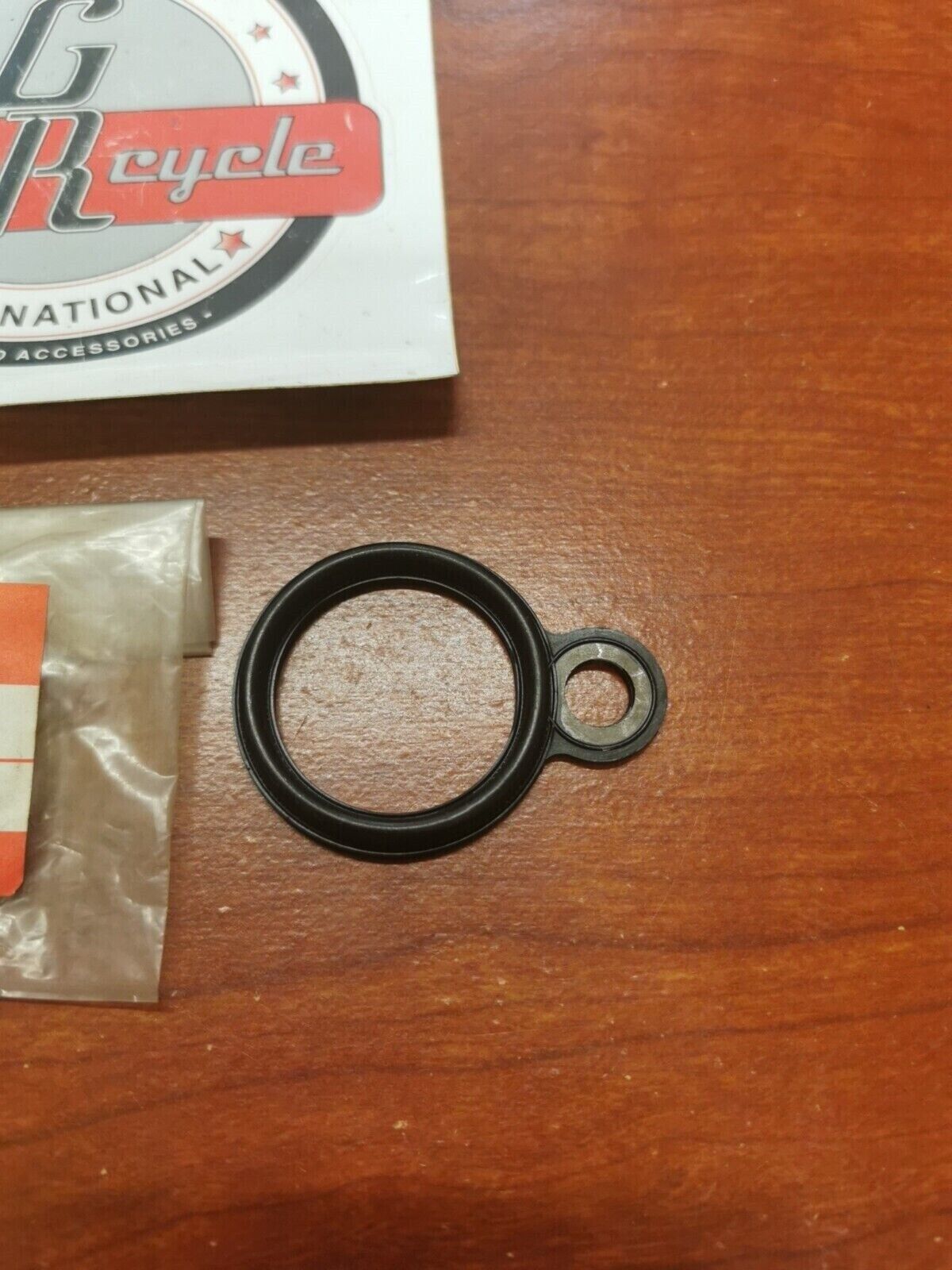 NOS Suzuki GSF1200 HEAD COVER NO.2 GASKET 11178-27A01 SUB. 11178-27A02 S20