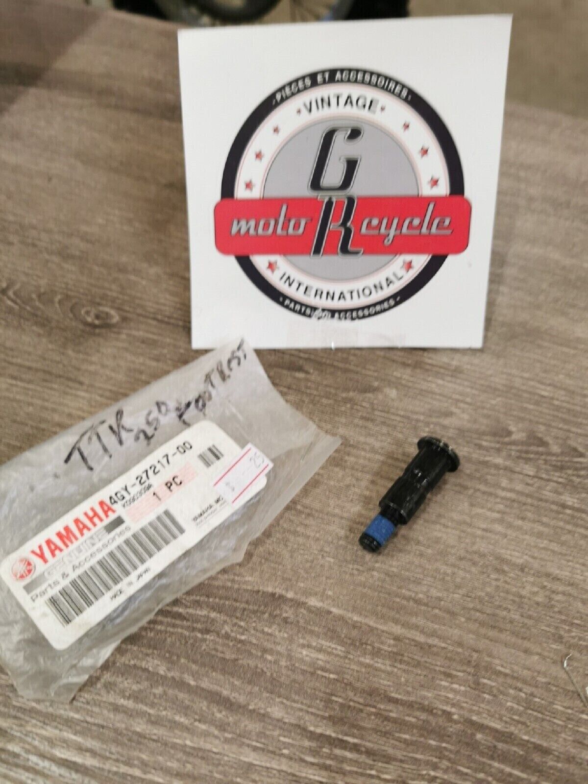 NEW NOS YAMAHA TTR250 1999 - 2006 BOLT 4GY-27217-10-00 Y51