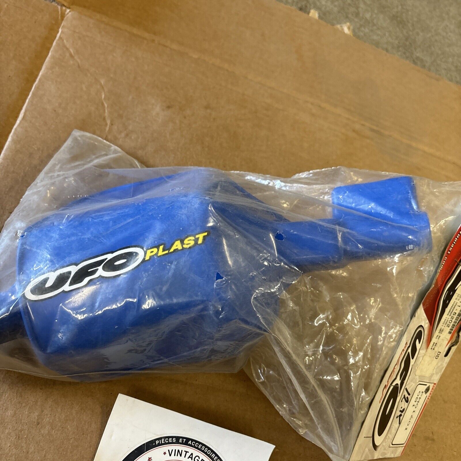 NOS UFO PLAST BLUE HANDGUARD PM01601-081