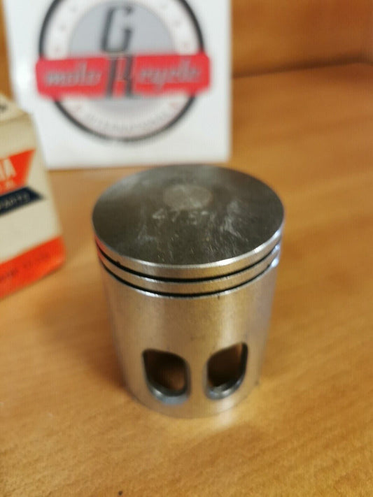 NOS YAMAHA YZ80 1974 - 1975 PISTON OVERSIZE 492-11636-00 Y46