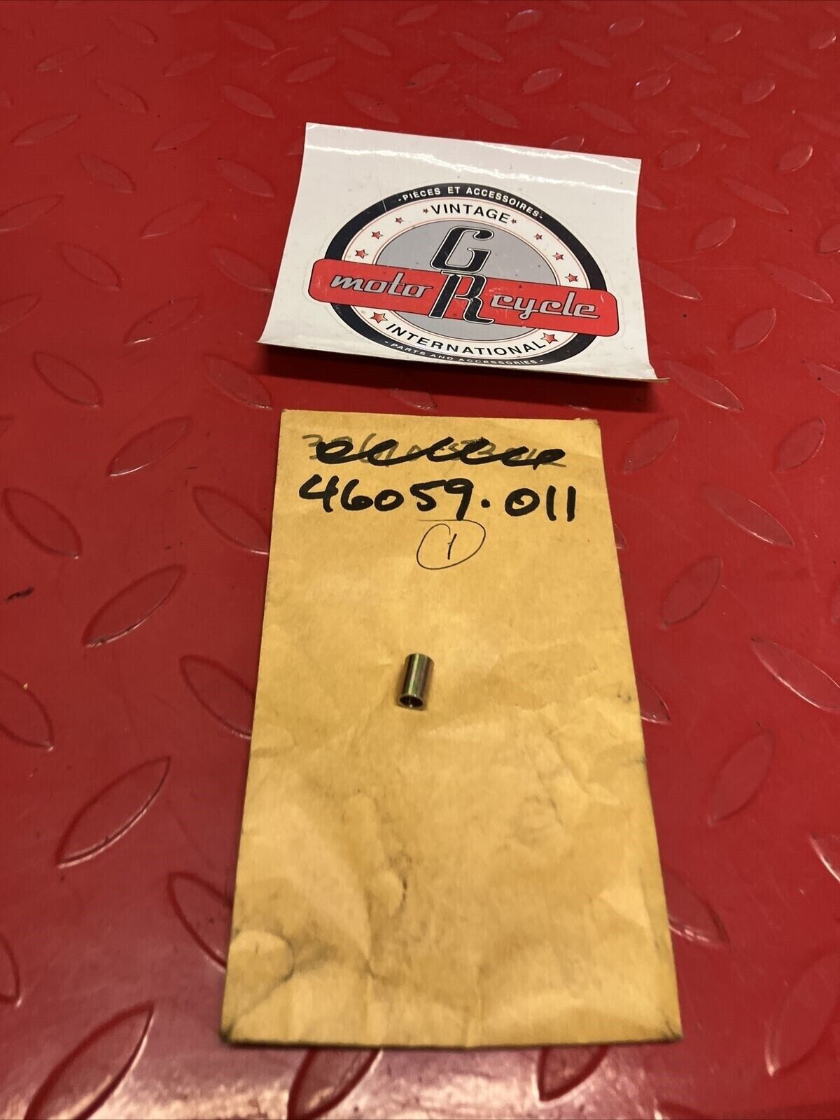 NOS KAWASAKI LEVER BOLT COLLAR 46059-011 K18