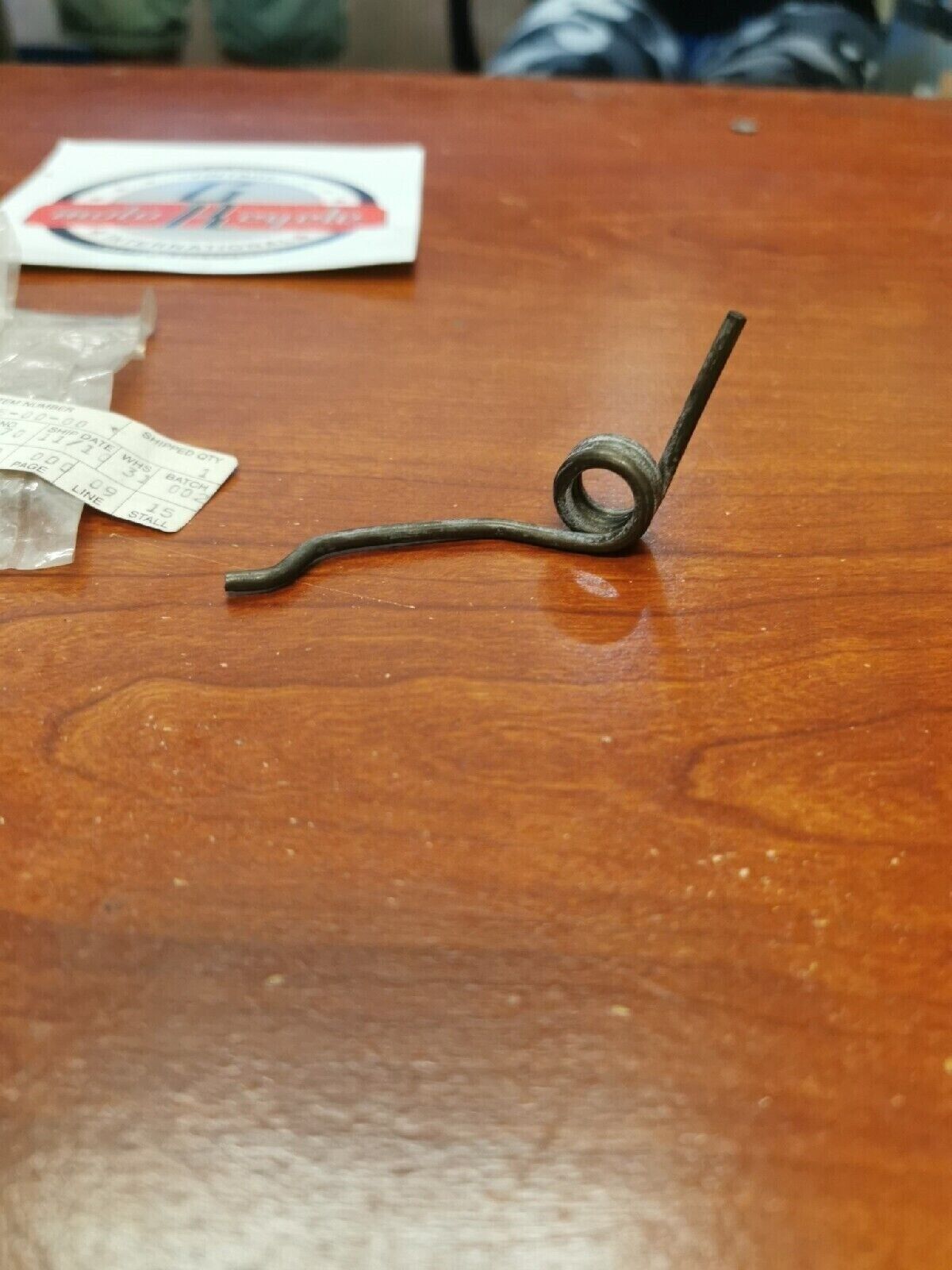 NOS Yamaha RETURN SPRING 1 838-25735-00-00 Y68