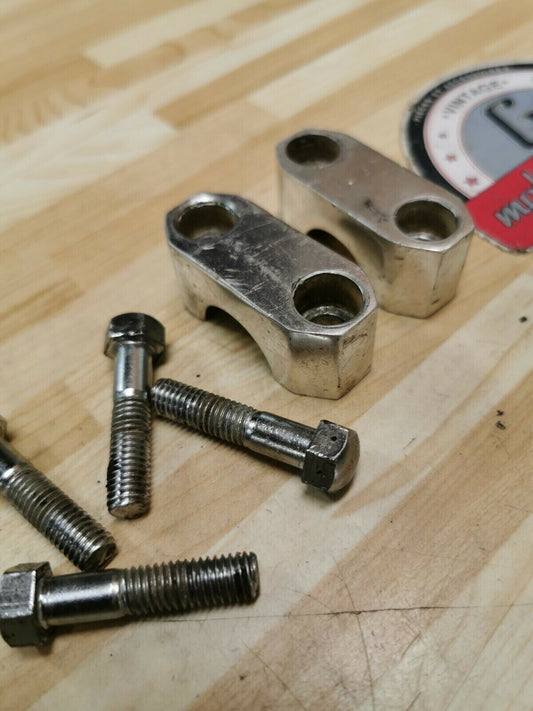 Suzuki DR100 1985 handlebar triple clamp tree steering stem top clamp holder