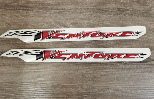 NOS YAMAHA RS VENTURE DEEP RED EMBLEME 1 8ET-77141-10-00 Y49