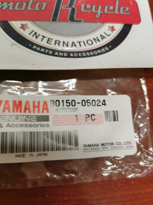 NOS Yamaha YZFR6 YZF600 FJR1300 FZ1 R6S ROUND HEAD SCREW 90150-05024-00 Y84