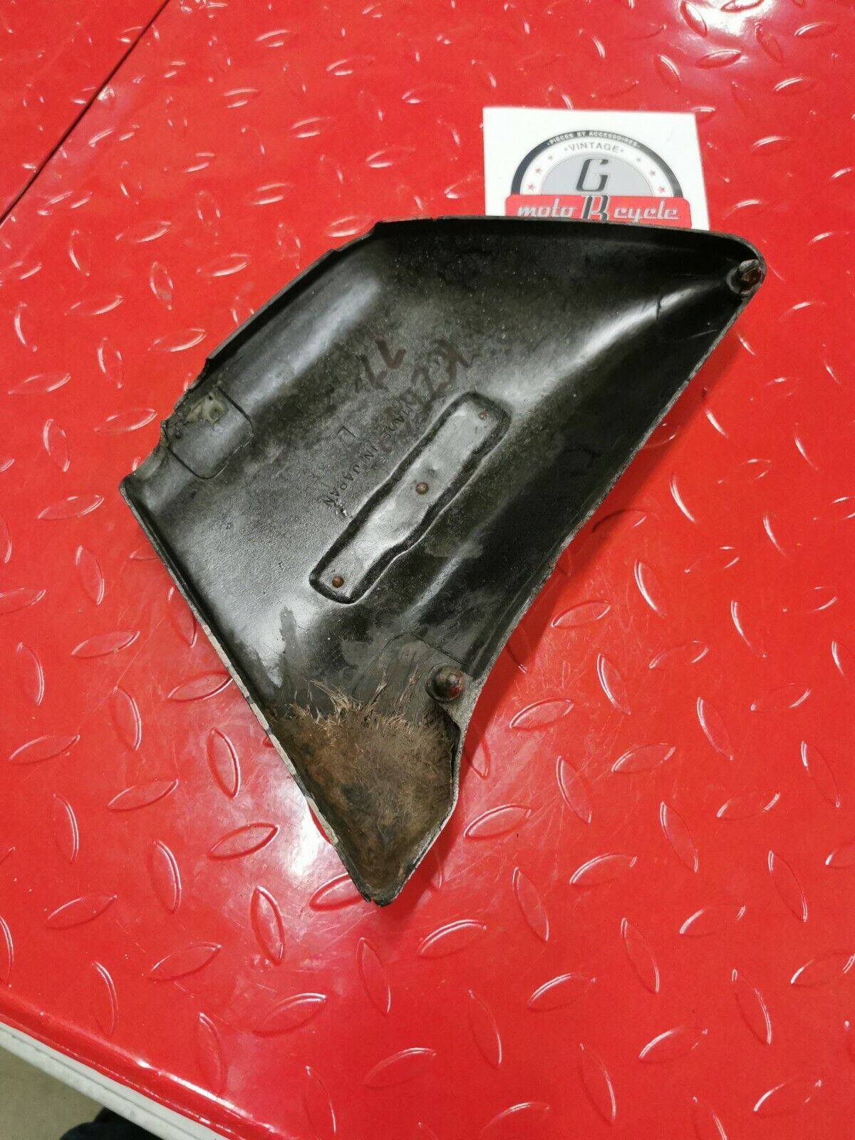Kawasaki KZ650 1977 left side cover panel fairing