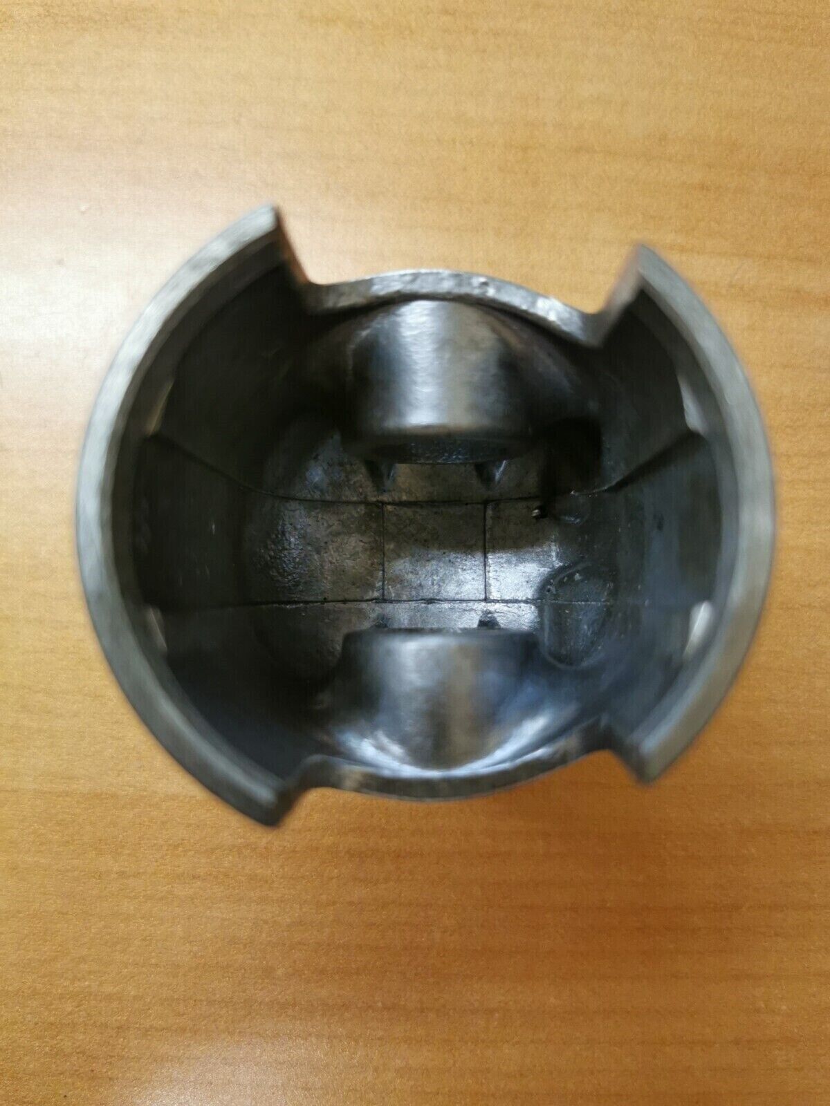 NOS SUZUKI GT250 PISTON STD 12110-18402 S8