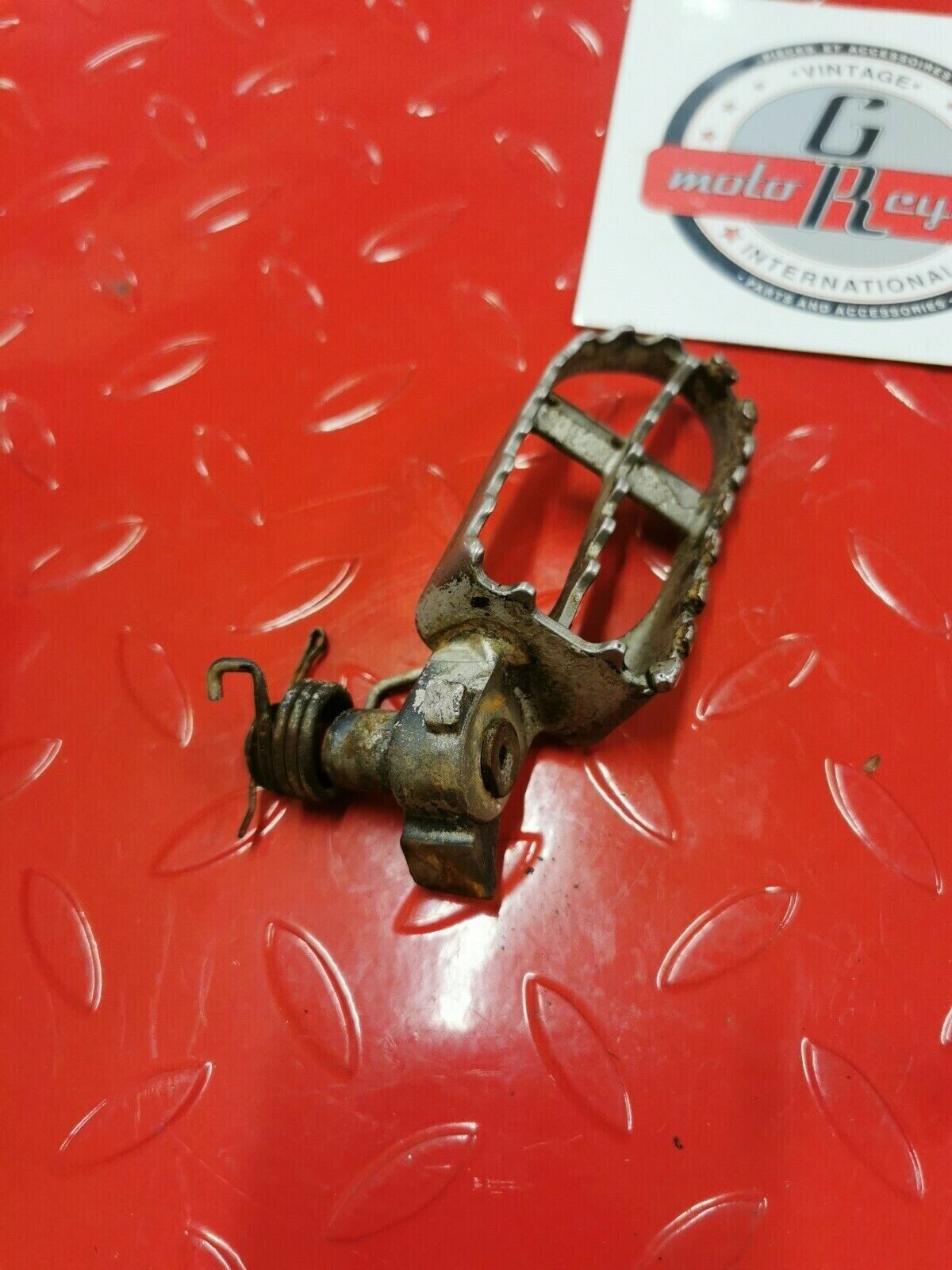 Suzuki RM250 2003 footpeg footrest foot peg rest step left right 43551-36F00-019