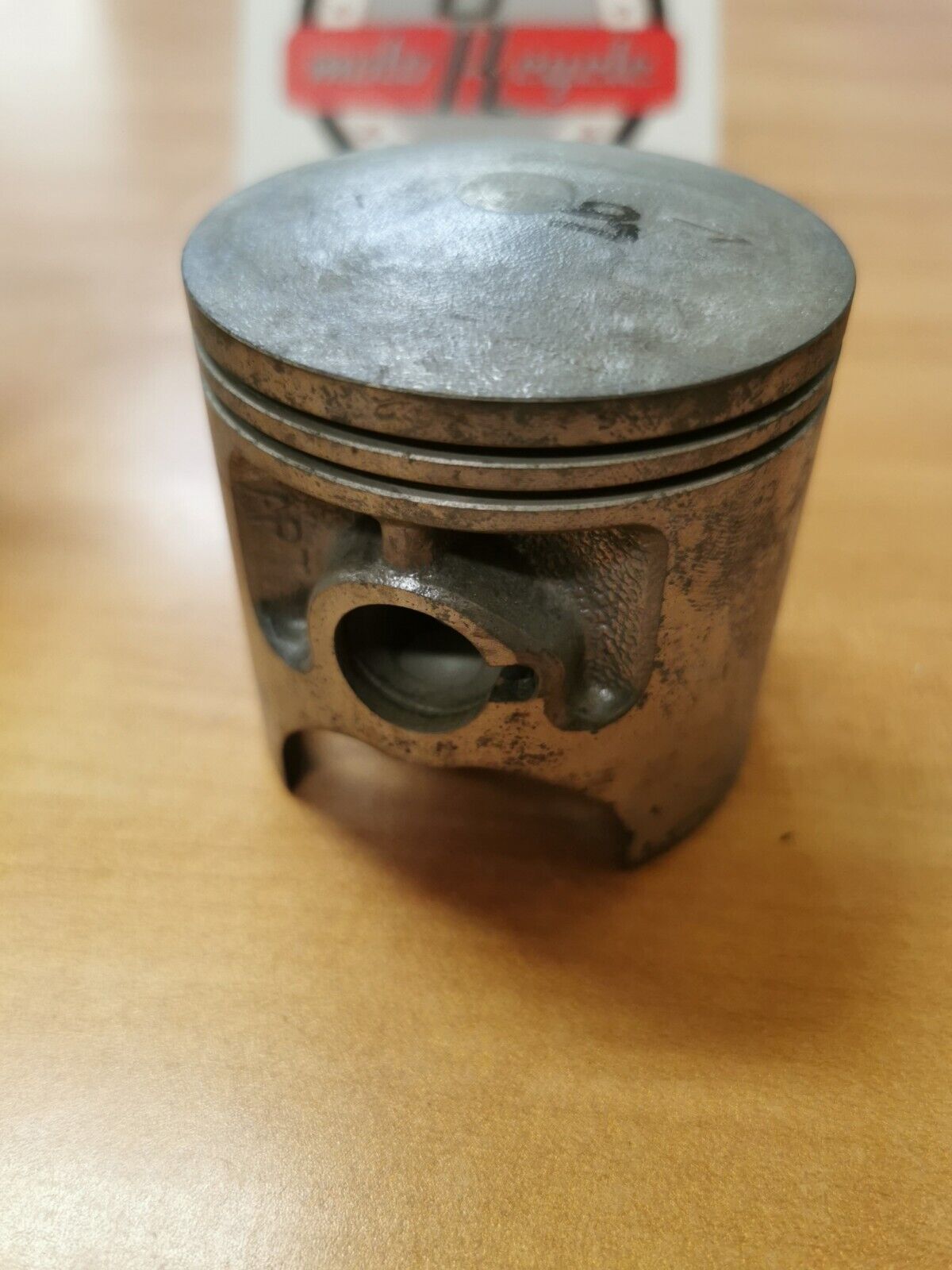 NOS YAMAHA  YT175 1982 1983 PISTON STD  20E-11631-00-97  Y45