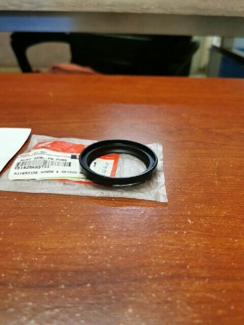 NOS Honda CR125R CR250R CR480R FRONT FORK DUST SEAL 51425-KA3-731 H152