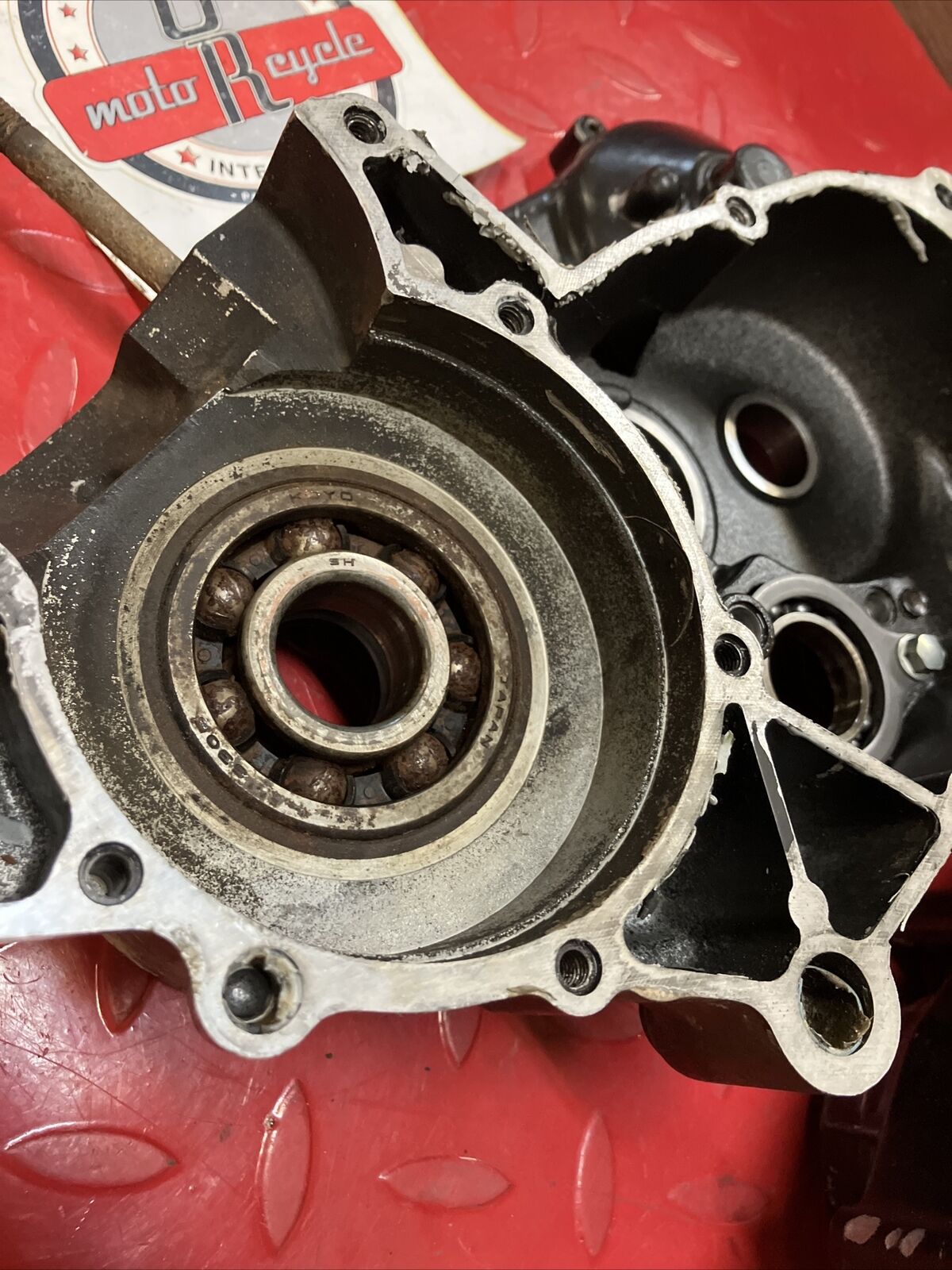 Kawasaki KDX200 1987 crankcase crank case left right 1986