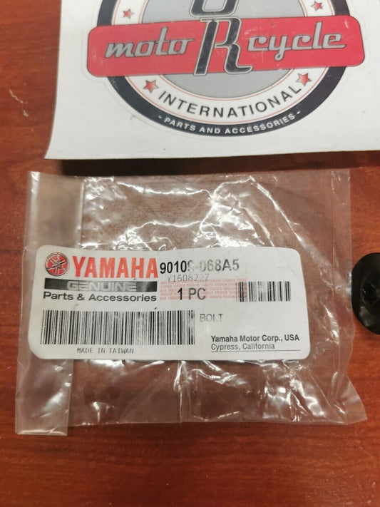 NOS Yamaha YXE70 YXE85 YXF85 YXZ10 YXE10 YXF10 BOLT 90109-068A5-00 Y82