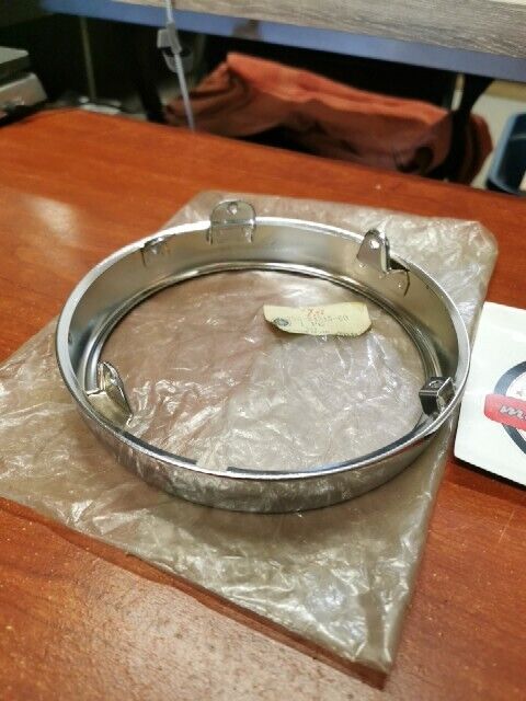 NOS Yamaha DS6 DS7 R3 R5 RD250 RD350 HEAD LAMP RIM 235-84315-60-00 Y130