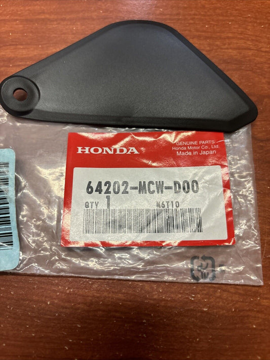 NOS Honda VFR800 VFR800A RIGHT MAINTENANCE COVER 64202-MCW-D00 H161