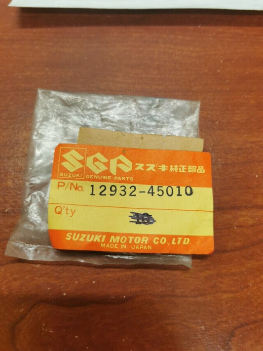 NOS Suzuki COTTER VALVE 12932-45010 S19