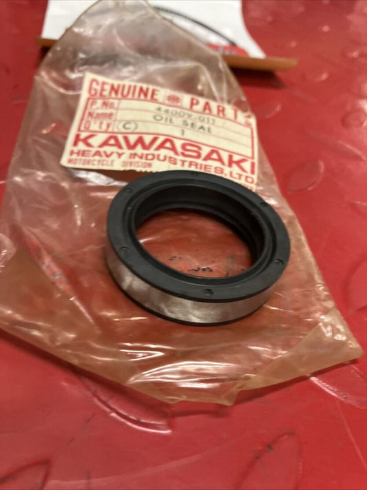 NOS KAWASAKI F9 FRONT FORK OIL SEAL 44009-011 K19