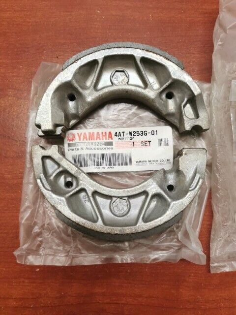 NOS Yamaha 2002 ZUMA YW50P REAR WHEEL BRAKE SHOE KIT 4AT-W253E-01-00 Y102