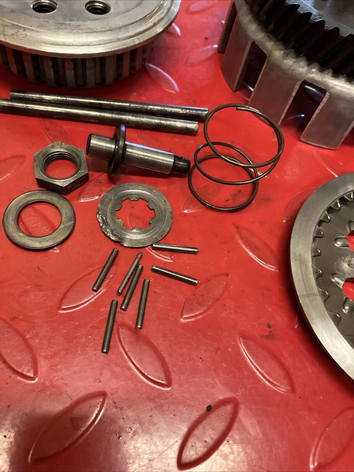 Suzuki TC125 1975 Clutch assembly basket hub pressure plate