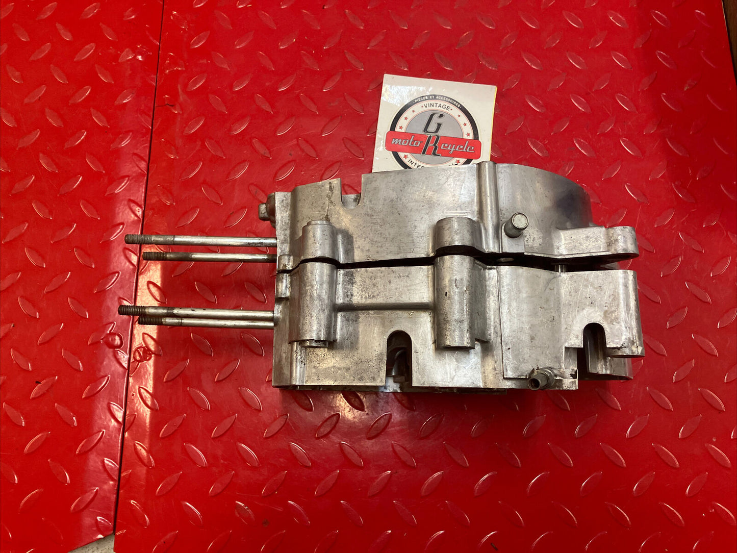 Suzuki RV90 1976 crankcase set left right