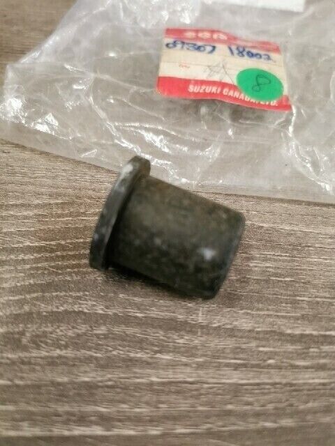 NOS SUZUKI TC185 TC125 TS250 TS100 TM125 TM400 RM125 BUSHING 09307-18002 S38