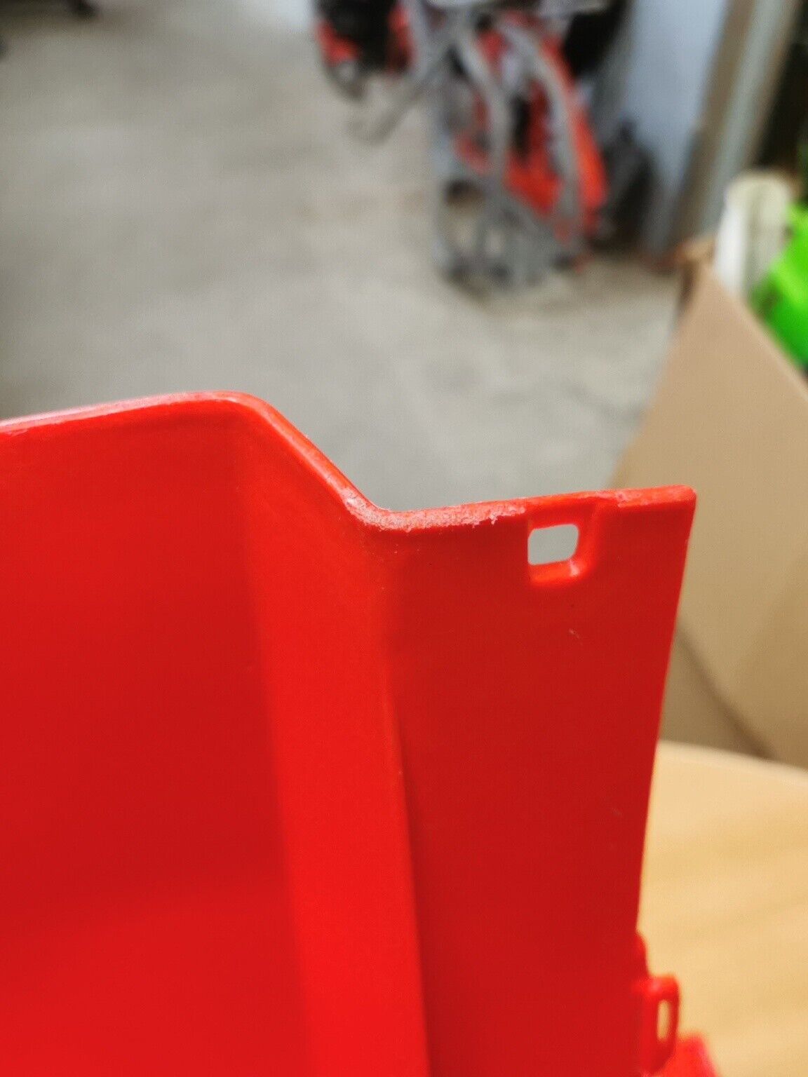 NOS Yamaha 1992 1993 YFM350 FENDER, FRONT UR CHAPPY RED 3HN-21511-80-00