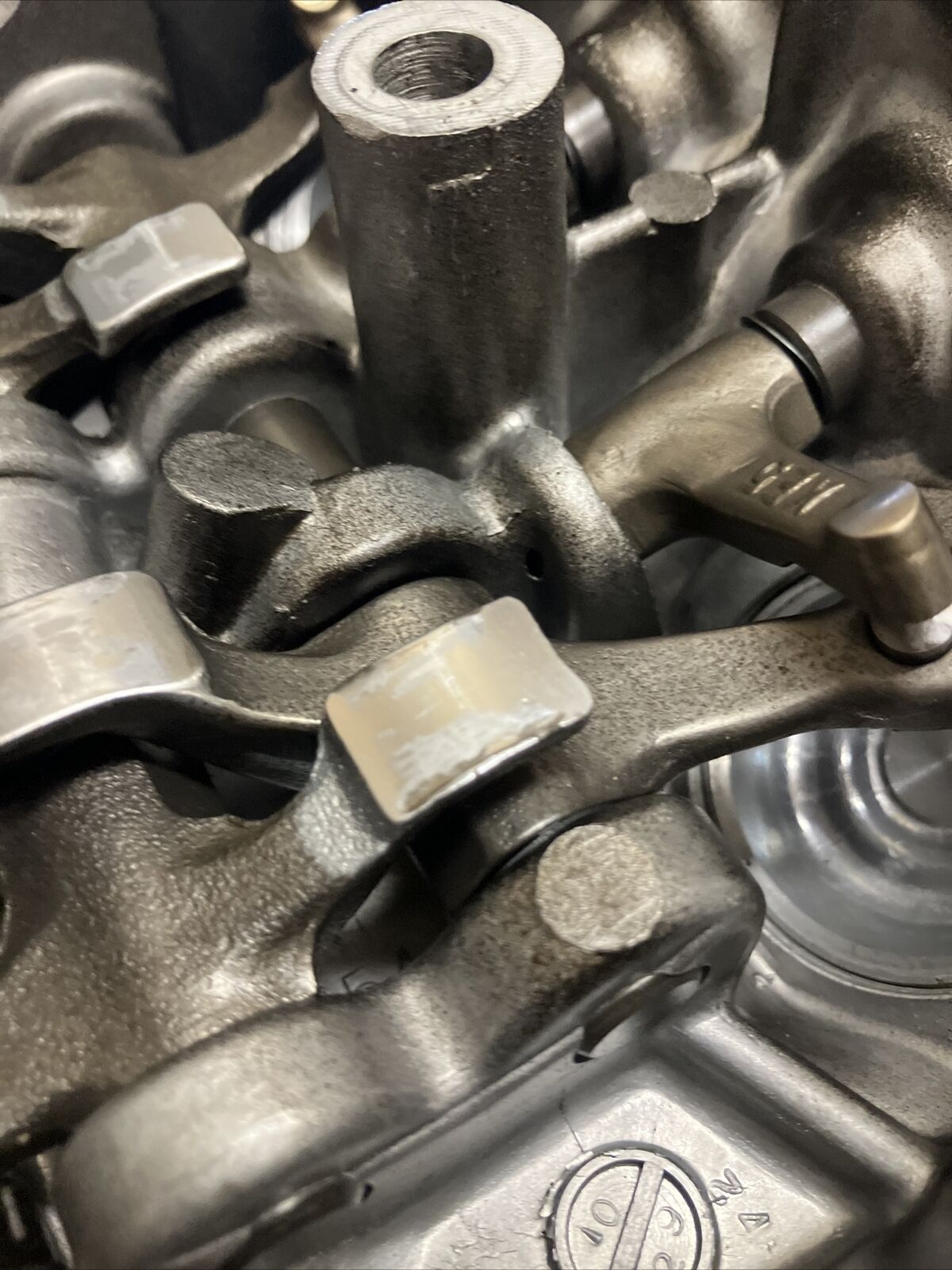 Honda XL350R 1984 cylinder head cover valve cover