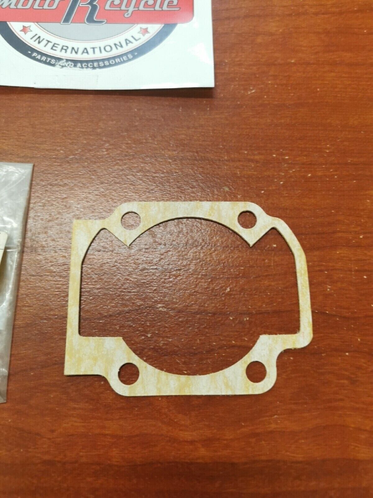 NOS Yamaha 1976 - 1981 RD200 CYLINDER BASE GASKET 1E8-11351-01-00 Y76