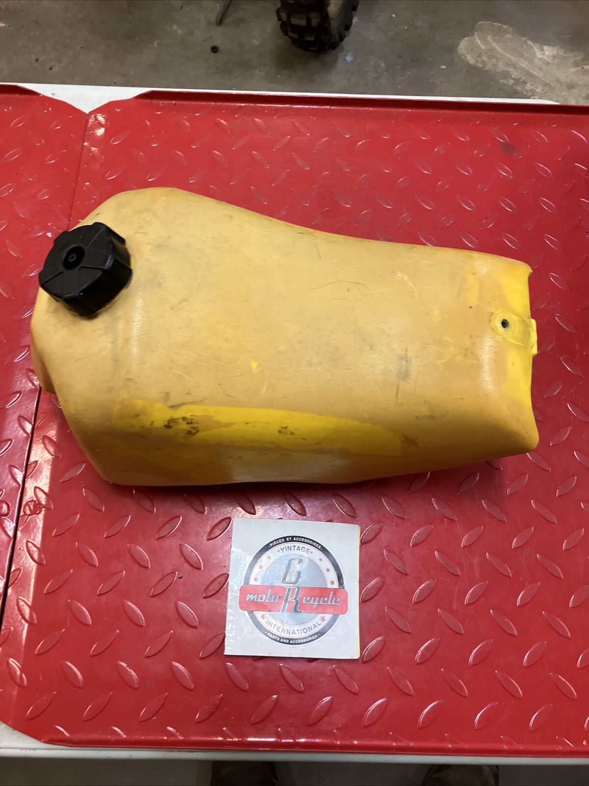 Suzuki RM125 1982 fuel tank gas petrol reservoir 1981 1983 2