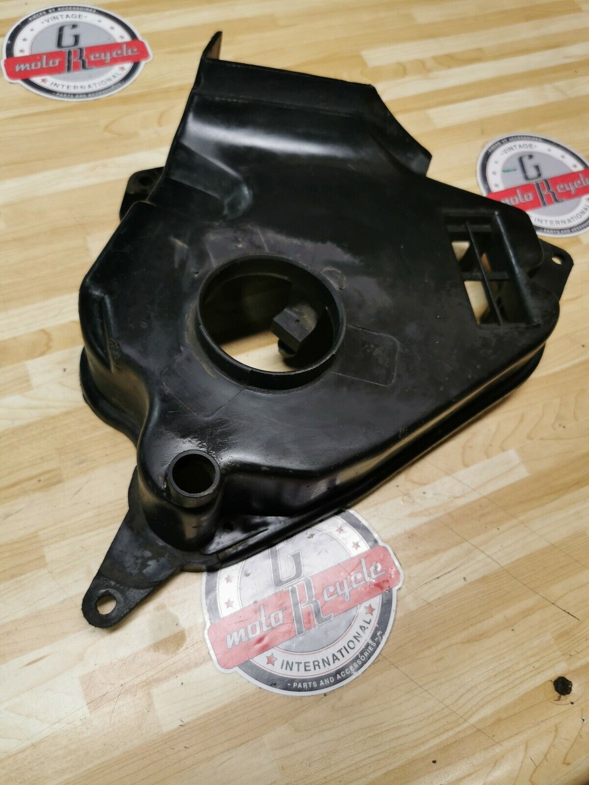 Yamaha YZ125 1982 airbox air box cleaner filter case housing