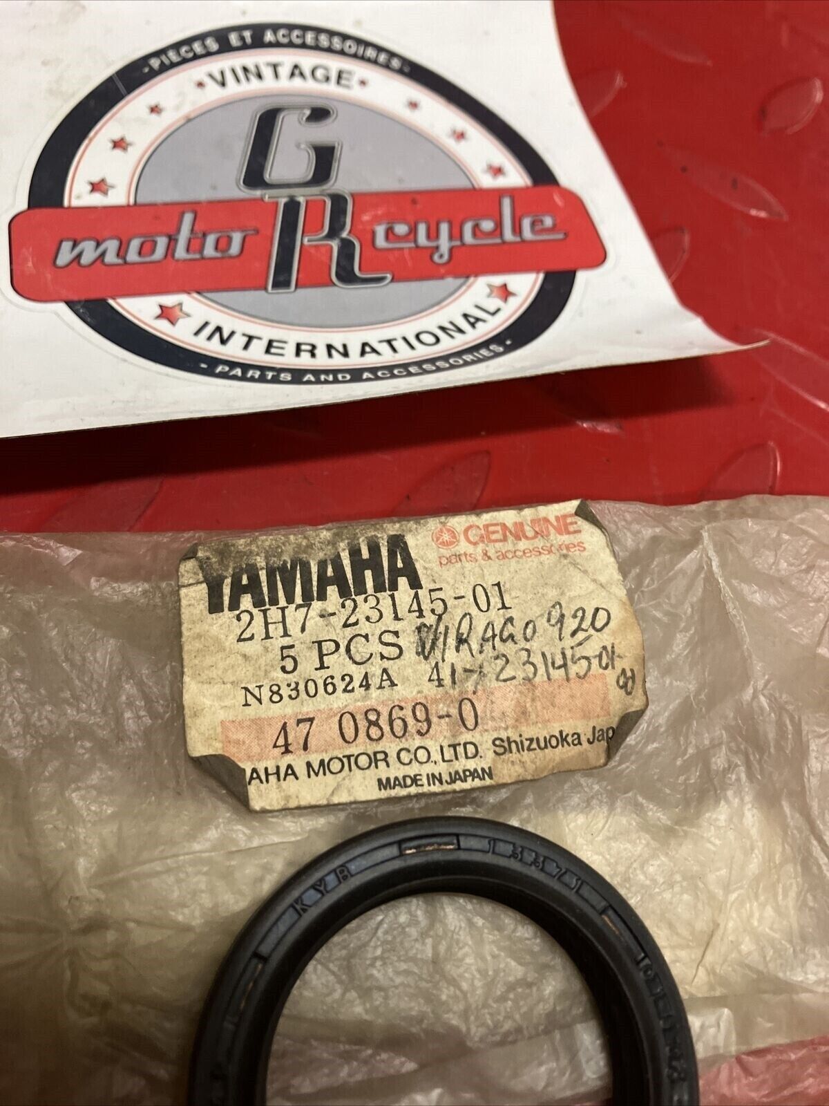 NOS YAMAHA FRONT FORK OIL SEAL 2H7-23145-01-00 SUB BY 41Y-23145-00-00 Y66