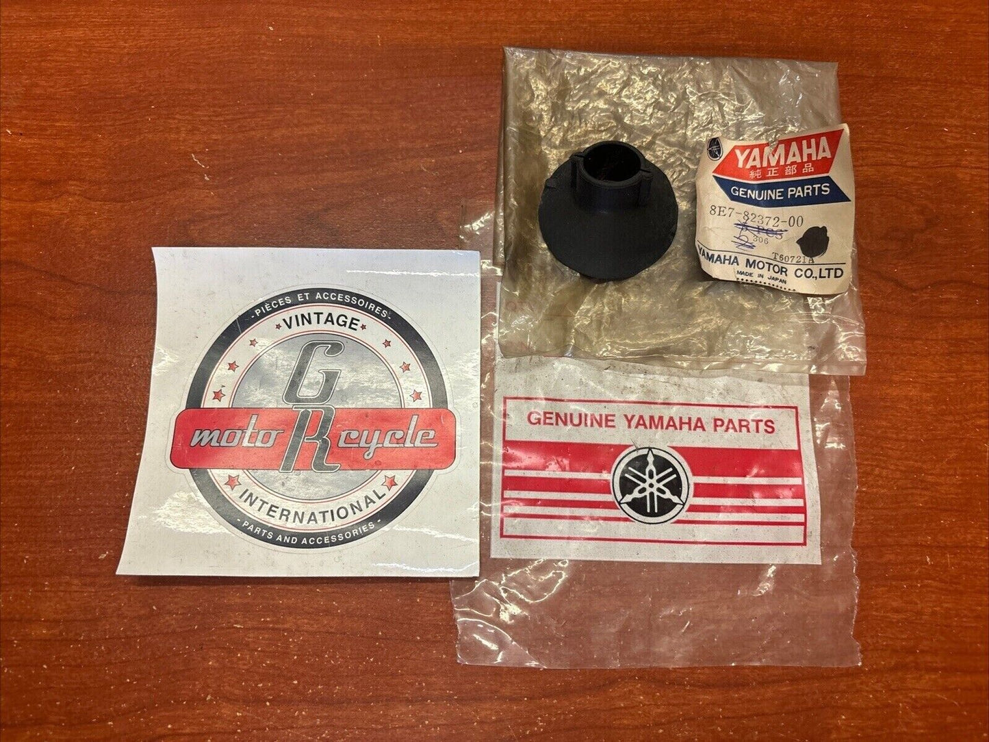 NOS Yamaha EX340 EX440 PLUG CAP SEAL 8E7-82372-00-00 Y182