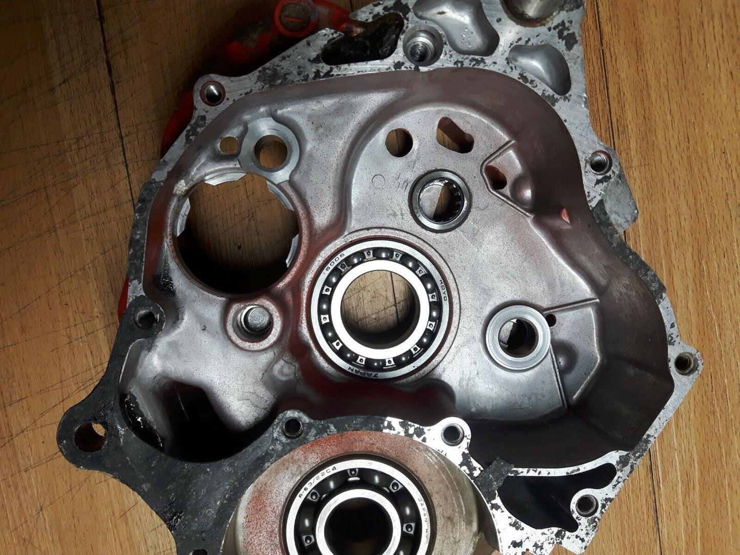 Honda CR125R 1981 crankcase crank case motor left right matching 111A0-KA3-000