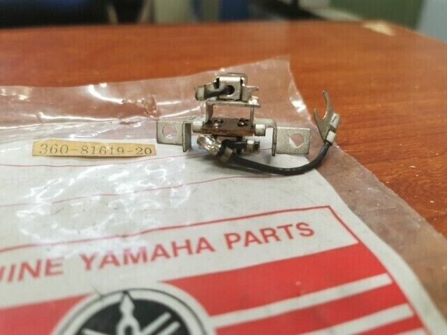 NOS Yamaha DS7 R5 RD250 RD350 BRUSH HOLDER 360-81619-20-00 Y162