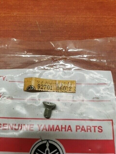 NOS Yamaha FLAT HEAD SCREW 92701-06012-00 SUB 98701-06012-00 98707-06012-00 Y129